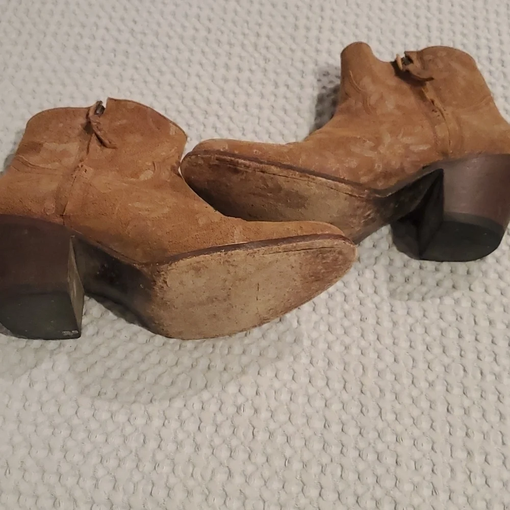 SHYANNE Rustic Booties Size 6 1/2 (#25)